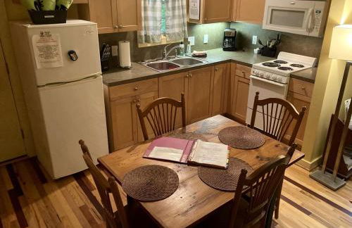 Rustic Cabin on 28-Acre Property in the Foothills of the Blue Ridge Mountains - Foto 12