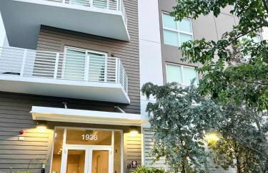 NEW Modern Condo FREE Parking & High Speed Wifi - Foto 46