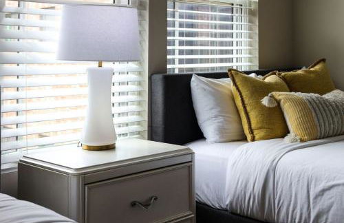 Two Townhomes - Hot Tubs and Rooftop Balconies - Foto 22