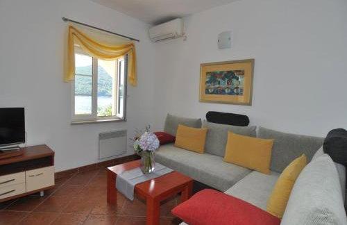 Holiday home Marina- beachfront, sea view and free parking - Photo 3