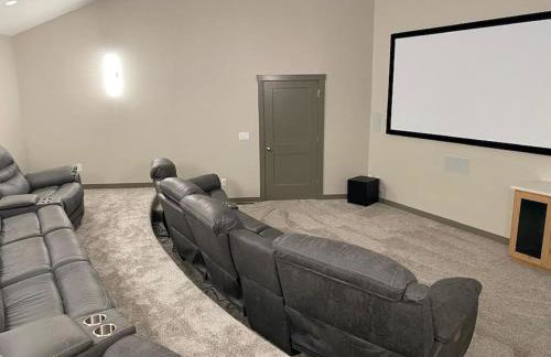 Dual Cabin- Yellowstone Family Retreat- Sled Hill - Foto 4