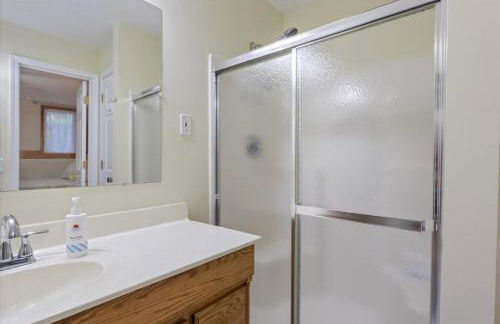 Lakefront Escape, Sunrise Views, Boat Slip & Community Dock Access - Foto 34