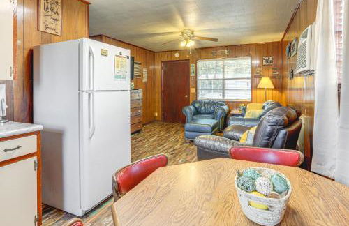 Shared Dock and Yard Greers Ferry Lake Home! - Foto 9