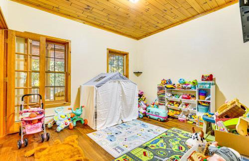 Private Deck and Fire Pit Adirondack Family Home - Foto 10