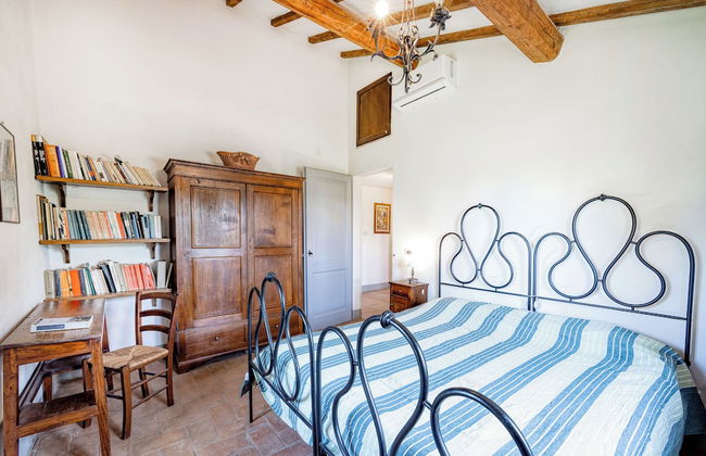 Semidetached Villa Shared Pool - Photo 9