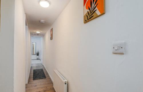 Modern 3 bedroom House - Parking - Sleeps 6 - Foto 16