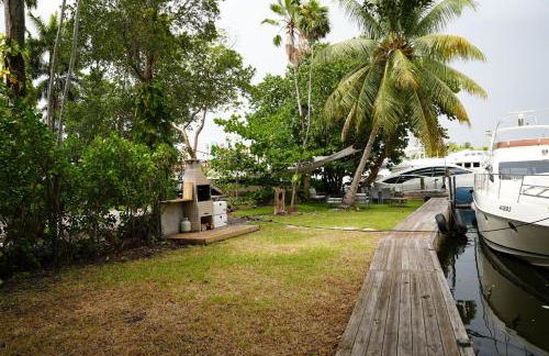 Near Brickell, Beach & Port 10min, Style & Comfort - Photo 15