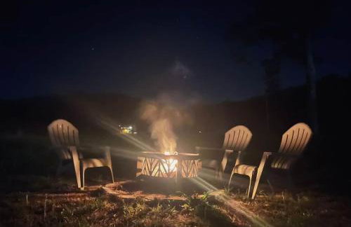Rustic Chic Alabama Cabin w Loft Fire Pit Pet Friendly Fenced Yard Lake Guntersville - Lucky Lodge - Foto 65