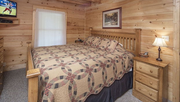 Er205 - Love Nest Great Location - Close To Town! 1 Bedroom Cabin by RedAwning - Foto 3, Habitación