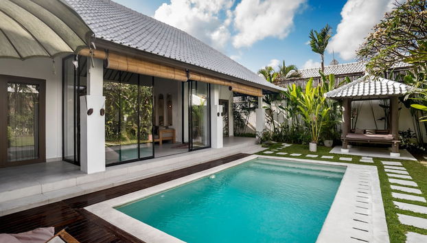 Villa Moju by Alfred in Bali - Tropical 3BR Escape w Private Pool Lush Garden in Bumbak Canggu - Foto 3, Habitación