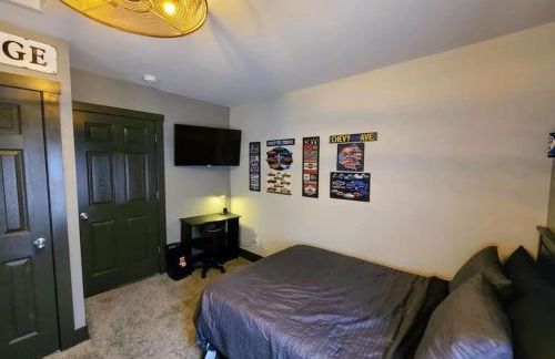 King Bed In Main Floor - Downtown Vacation Rental - Foto 2