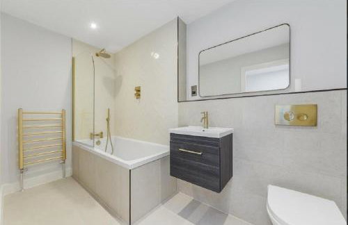 4 Beds Work Housing Near Croydon with Free Parking, High Speed WIFI sleeps up to 9 - Foto 27