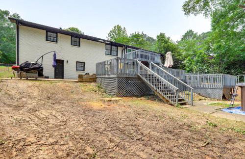Deck and Game Room Family Home in Stockbridge! - Foto 37
