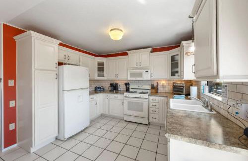 Pine Nest Retreat Saloon and Scenic Views - Foto 12