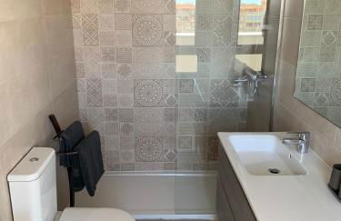 Penthouse with wide terrace next to the ocean - Foto 24