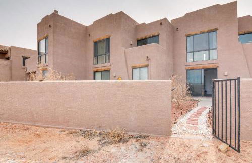 Lake Powell Views Adobe Townhome with Patio - Foto 26