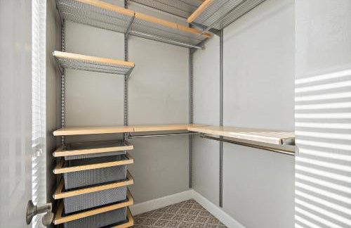 3 BD Townhome w Rooftop Terrace w Free Parking - Foto 11