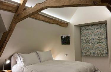 Idyllic secluded hideaway with countryside views on the edge of the Cotswolds - Photo 15