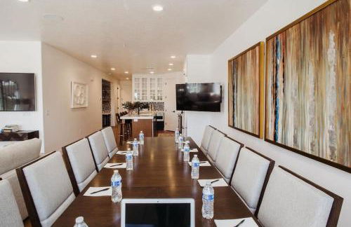 Townhome w Private Hot Tub Air Hockey and more - Foto 12