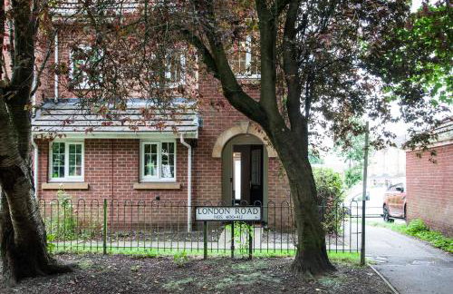 Stylish quaint home hosted by ESONGRACE Stays in Stoke-on-Trent - Perfect for Families - Contractors - Holiday makers - Emergency Housing - Professionals - Foto 25