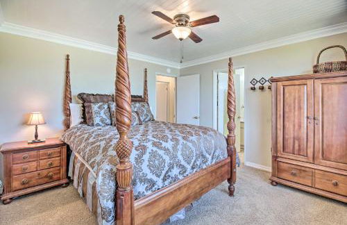 Charming Hilltop Home with Picture-Perfect View - Foto 13