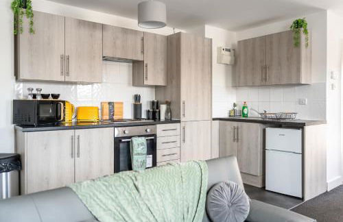 Modern 1-Bed Apartment with Parking near Heathrow - Photo 10