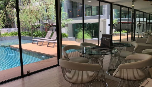 Coin salon dans le hall