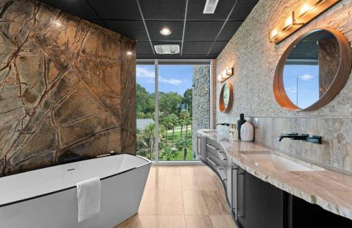 The Glass Mansion w/Optional Boat Rental - Foto 49