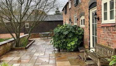 The Coach House - Photo 2