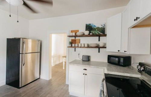 Beautiful Cape Cod House in Central Location - Foto 8