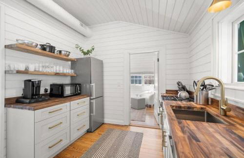 NEW! The Adaline Room #9 - Updated Hyde Park Penthouse, Steps to Bayshore - Foto 7