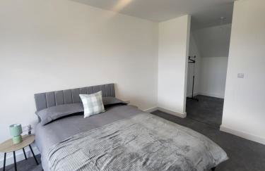 Modern 3-Bed House in Rotherham, WiFi, Garden & Free Parking - Foto 12