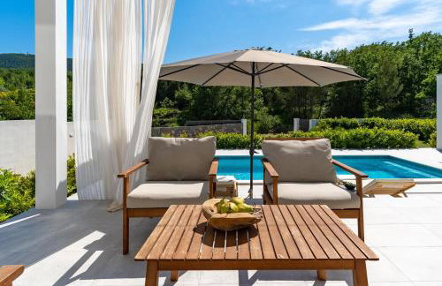 Villa Zen with 4 bedrooms, private 32 sqm pool, summer kitchen, 7 km from the beach - Photo 10