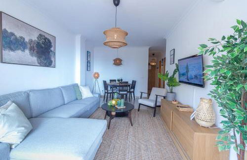 Beachside Retreat with Private Terrace - Foto 38