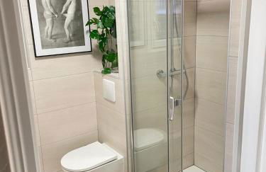 STUDIO SUR LA PROMENADE DES ANGLAIS AVEC VUE MER ORIGINALE À 40 m DE LA PLAGE - Foto 3