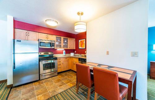 Phoenix Studio Queen Deluxe - Photo 34