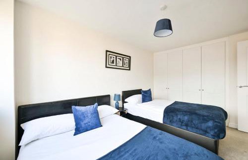 LUX Contractor & Family Haven - Parks x2, Sleeps 9 - Foto 6