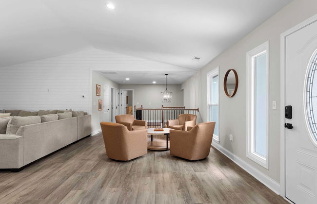 Fireside Fun by Avantstay Sleeps 18 Waterfront + Pool - Foto 16