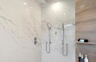 Luxury Modern Waterfront House in BEST Location! King Bed Suite & Close to Beach - Photo 21