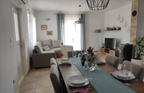 Kuća za odmor M&J s grijanim bazenom - Photo 71