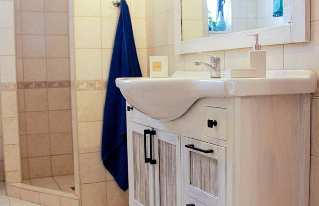 Villa Stefania with Pool - Photo 32