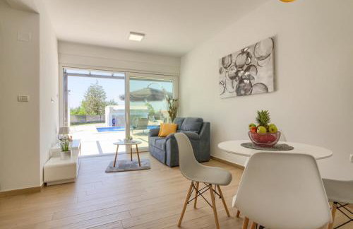 Luxury Villa with extra heated pool with hydromassage, biliard near town center and beach by WiiBuk - Foto 51