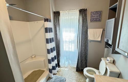 Berkshire Retreat Grand Home with Hot Tub and Large Yard, 5 mins from Jiminy Peak - Foto 30