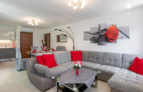 House Zrile with garden and jacuzzi - Foto 7
