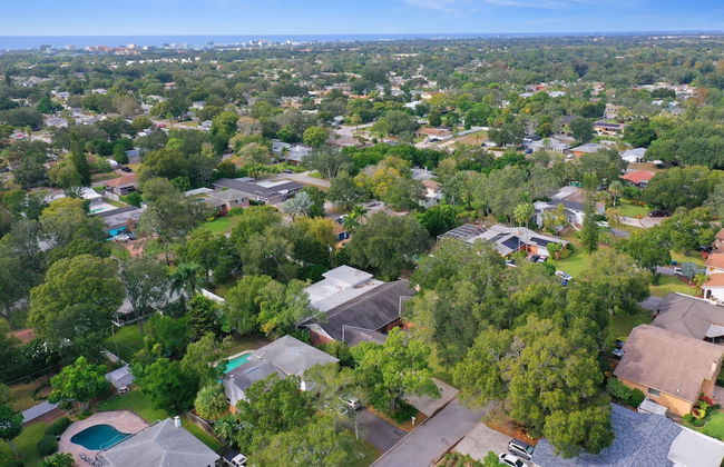 Golden Retreat: Expansive 6BR Home w Heated Pool ~ - Foto 58