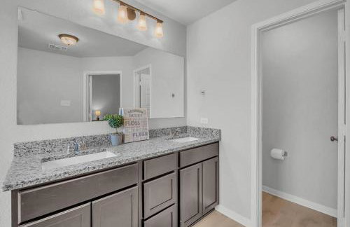 Luxury Retreat in Serene Surroundings, 4 Bedrooms Corporate House, Entire house with full amanities, Convenient location Near Medical Centers and Downtown - Foto 26