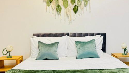 4BR Heathrow Base Free Parking Fast Wi-Fi - Foto 4