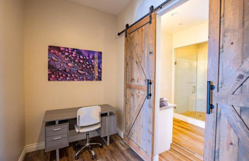 3400 SqFt House W/40Ft Heated Pool/Spa- Strip View - Photo 59