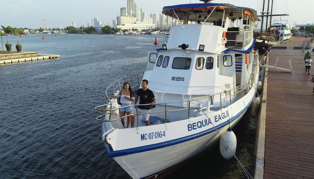 Paseo en barco con espectáculo y cena por Cartagena - Foto 3, Barco a punto de zarpar