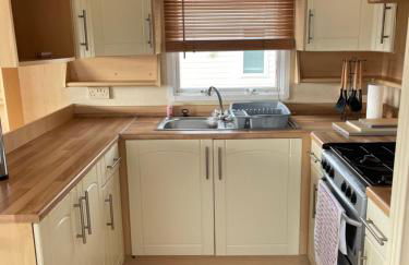 Beautiful 2-Bed Static caravan - Photo 7